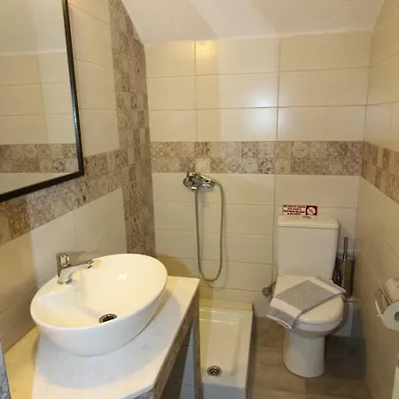 Olive House إيليا